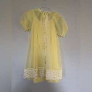 Vintage 1950’s Buttercup yellow Peignoir set